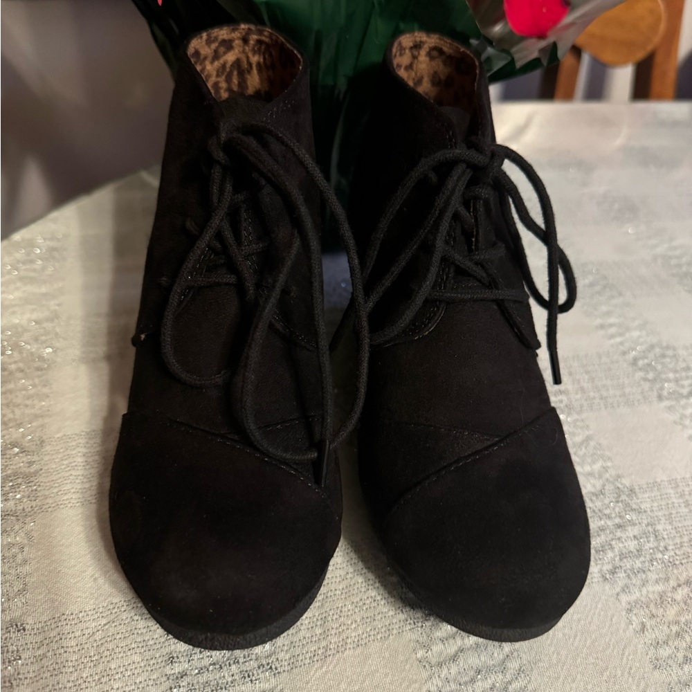 NWOT. Girls Black Suede Ankle Boots